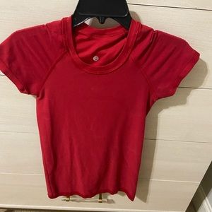 Red lululemon swiftly shirt size 4